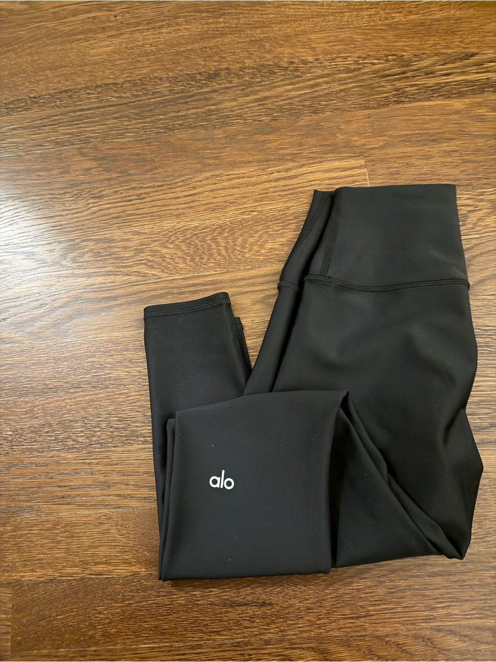 NEVER BEEN WORN SIZE SMALL ALO AIRLIFT YOGA PANT